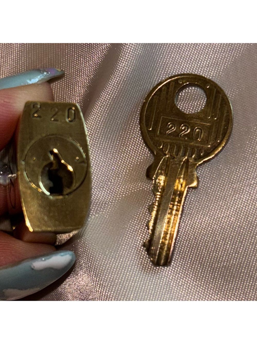 Rarer #220 Louis Vuitton Gold Padlock & Key - 200 Series - Picture 5 of 7